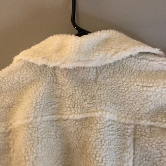 Torrid Trucker Jacket in Faux Shearling White NWT - Picture 7 of 7